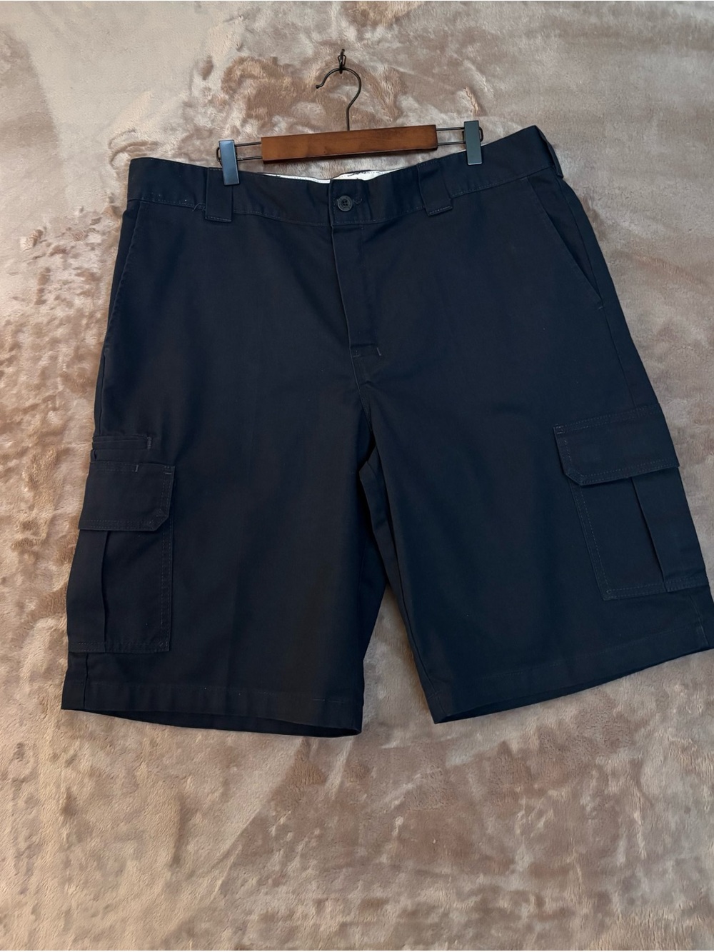 Dickies Cargo Relaxed Fit Shorts with Utility Pockets Men’s Size 38 Navy
